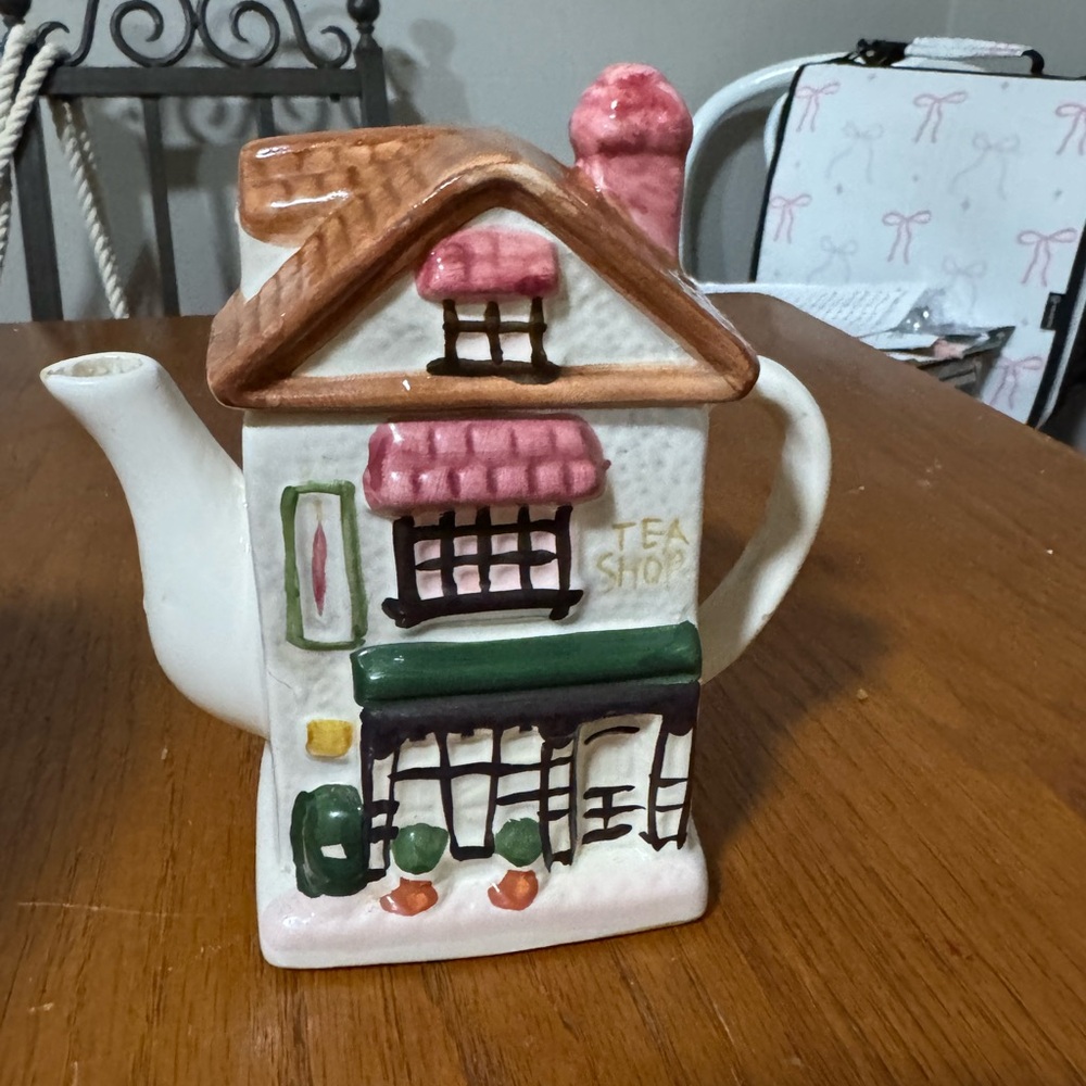 Charming Cottage Teapot